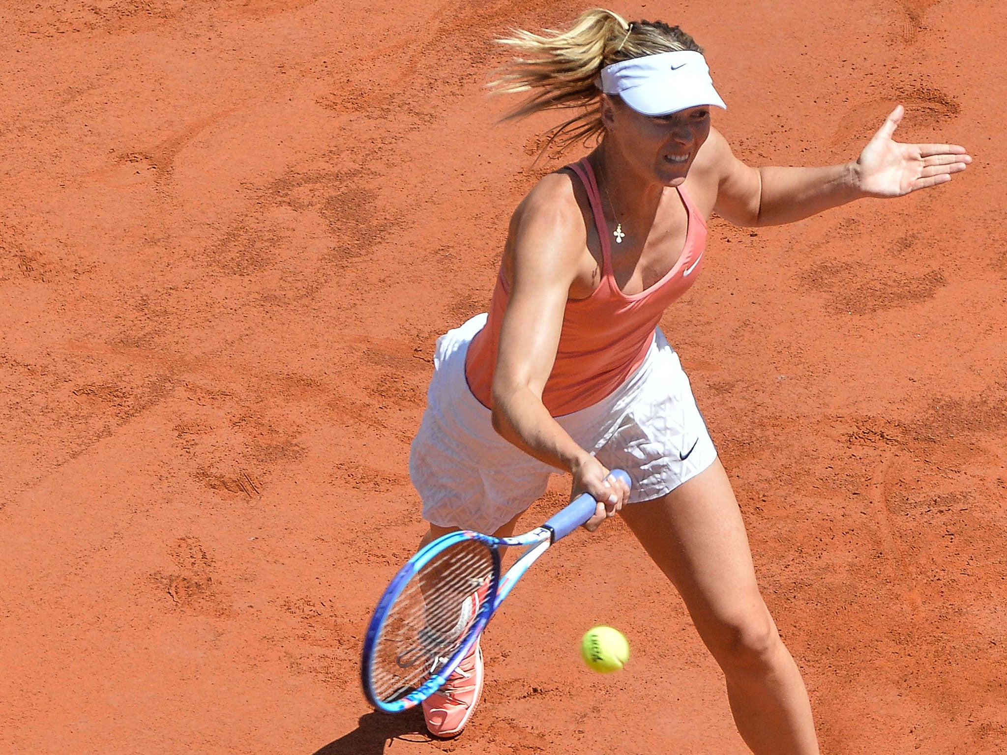 Maria Sharapova is through to the third round of the Italian Open