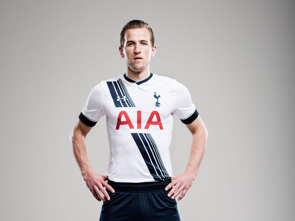 Hijsen Optimistisch Verbieden Tottenham Hotspur 2015/16 shirt unveiled: £45m Manchester United target  Harry Kane sports new Spurs strip | The Independent | The Independent