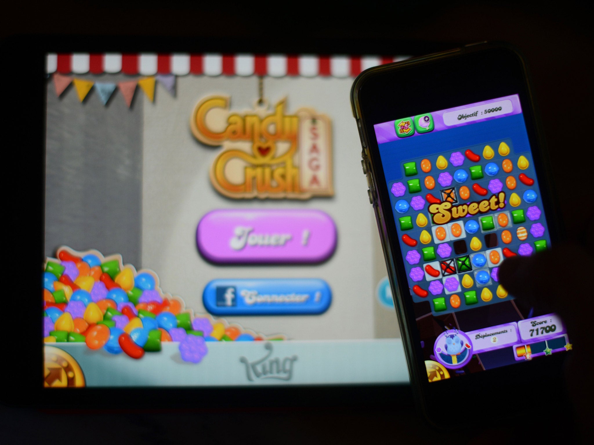 CANDY CRUSH SAGA match online puzzle family wallpaper