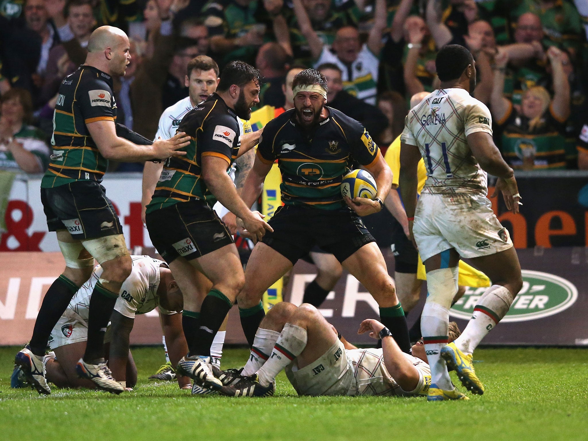Tom Wood celebrates scoring the winning try over Leicester