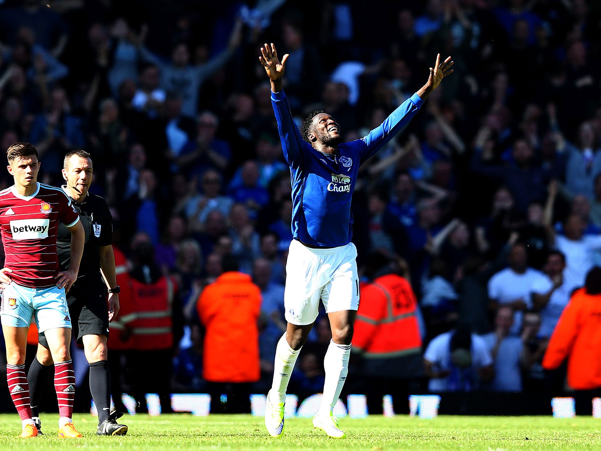 Romelu Lukaku celebrates for Everton