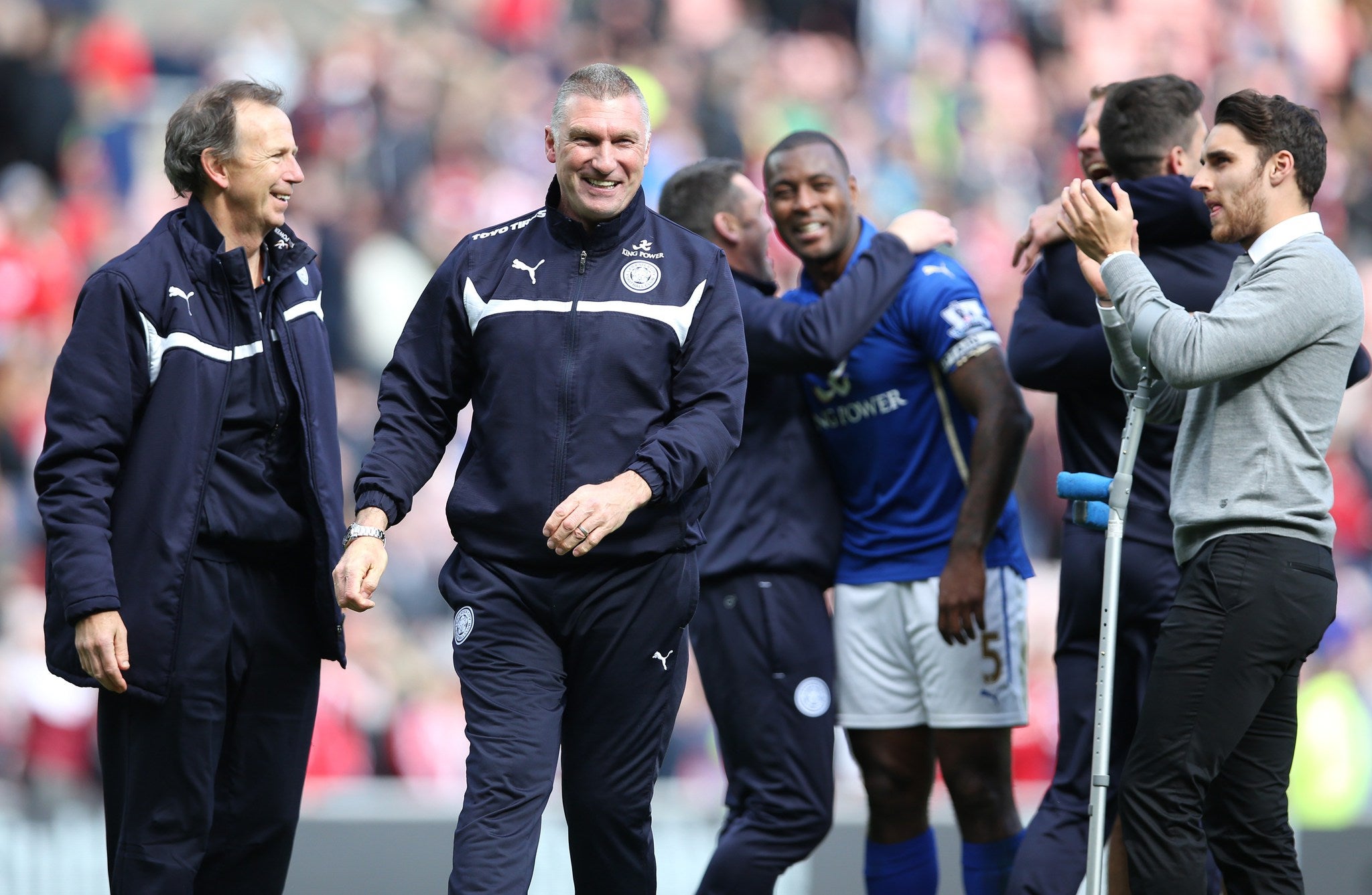 Nigel Pearson celebrates with the Leicester supporters