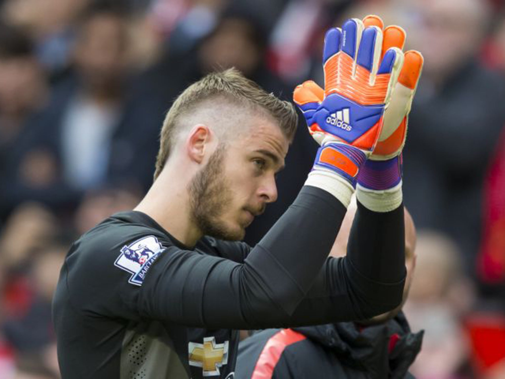David De Gea applauds the United fans as he is taken off against Arsenal at Old Trafford on Sunday