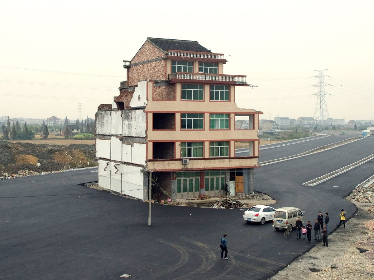 China's extraordinary 'nail houses' show the government doesn't get its