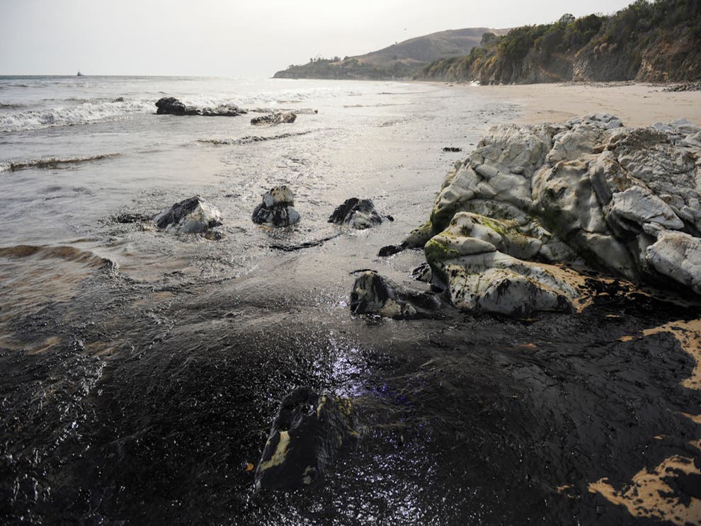 California oil spill Emergency crews rush to clean up as 21,000