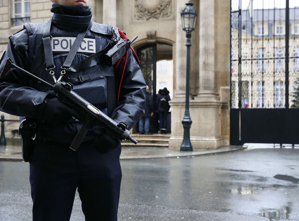 A policeman stands guard in front of the Elysee Palace the day after the shooting at the Paris offices of weekly satirical newspaper Charlie Hebdo, 8 Jan 2015