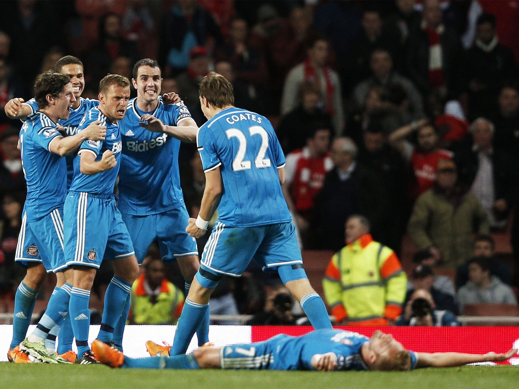 Sunderland players celebrate as they made sure of their Premier League status (Getty)