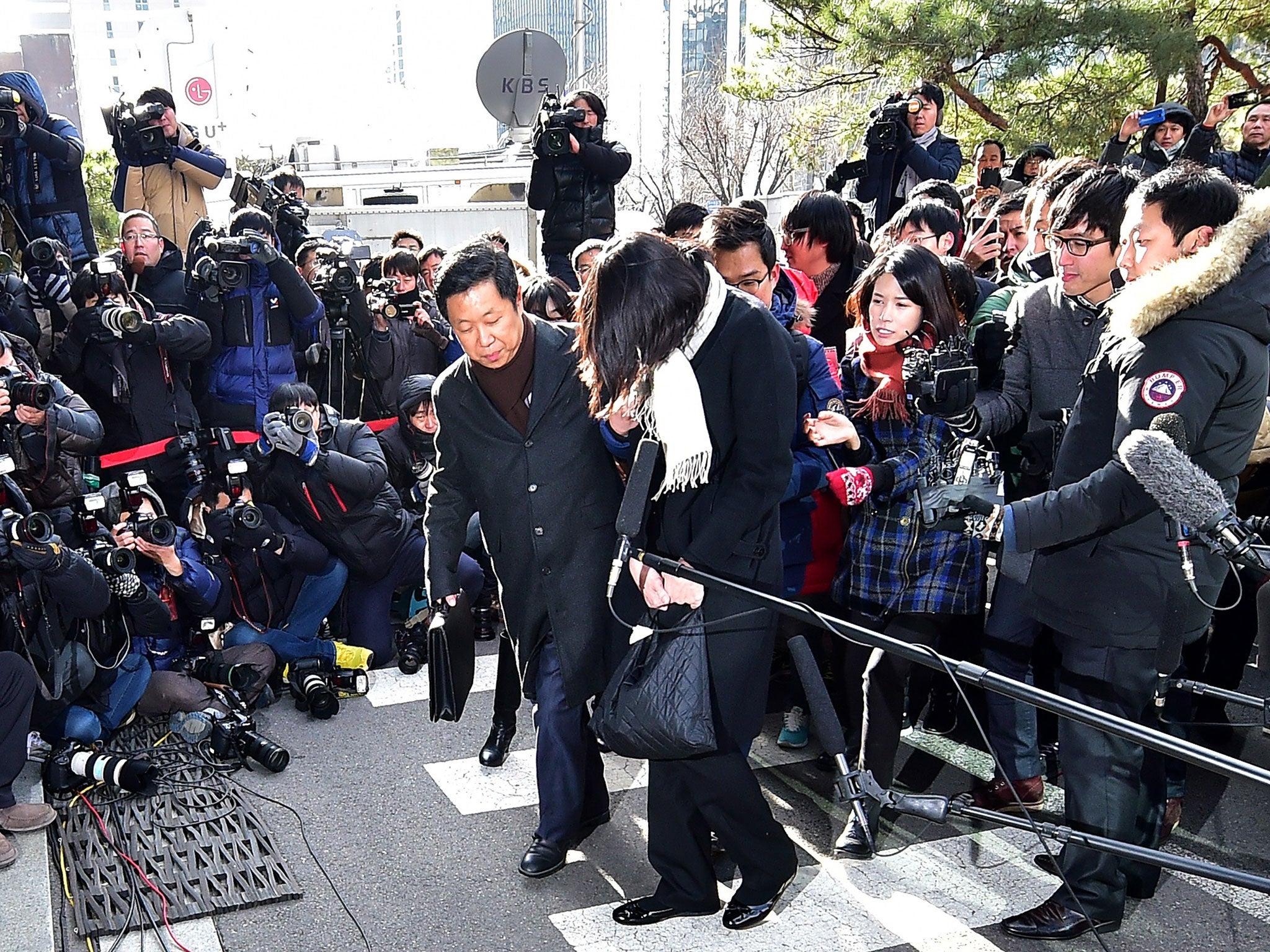 Ms Cho leaves the court with her head bowed after an appeals court suspended her sentence