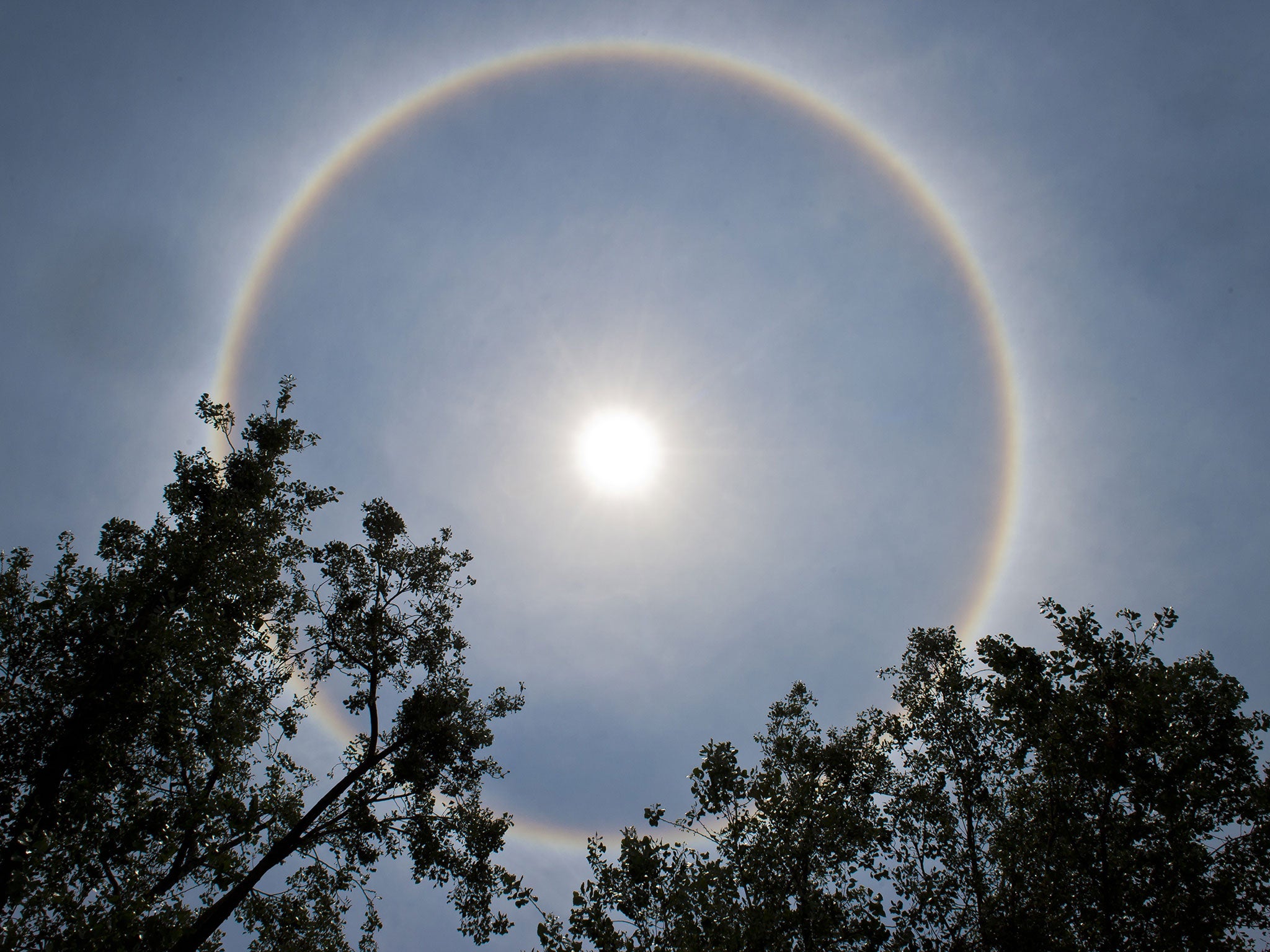 Halo around the sun that heralds bad weather