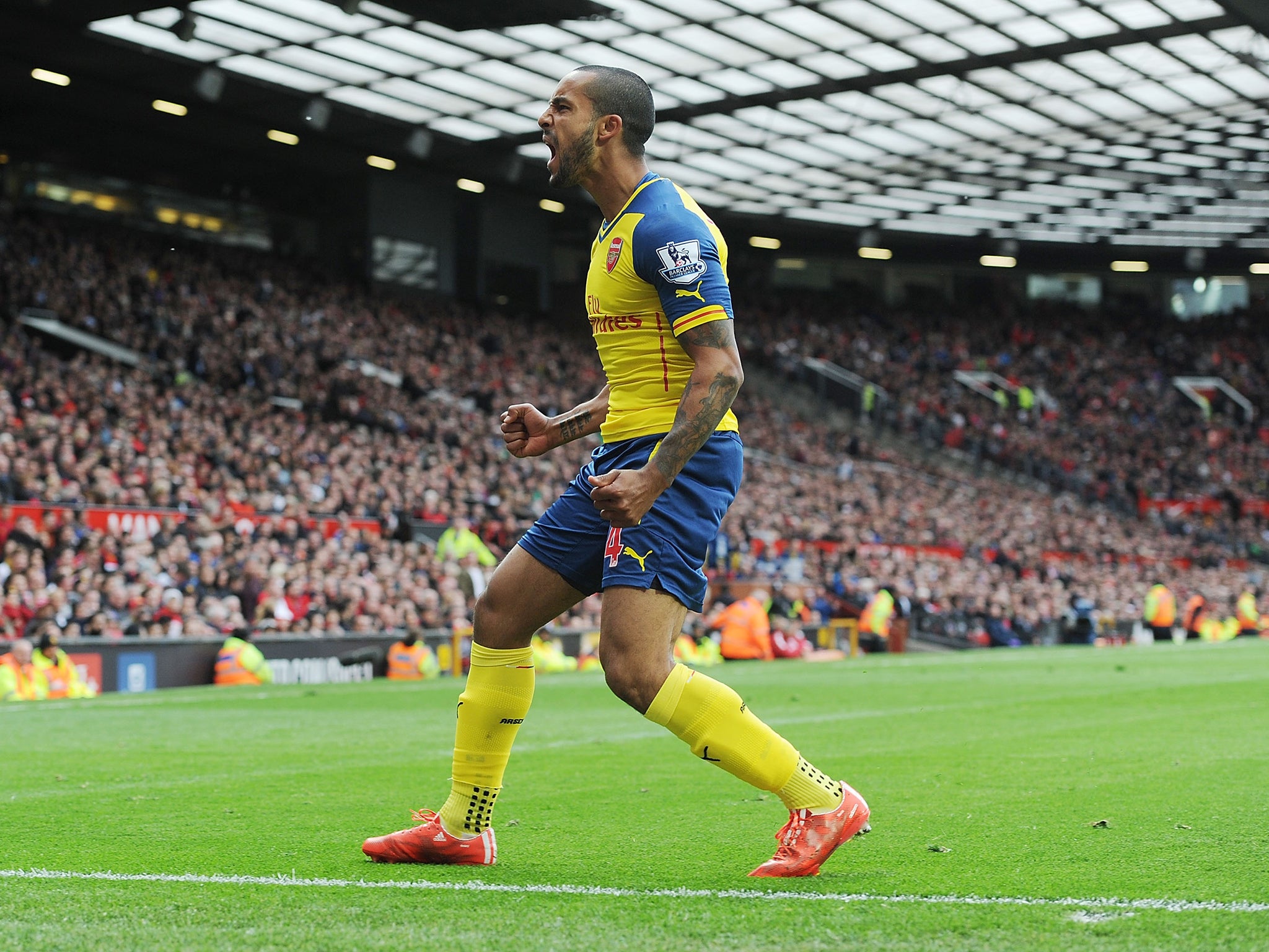 Walcott's deflected strike secured a 1-1 draw at Manchester United