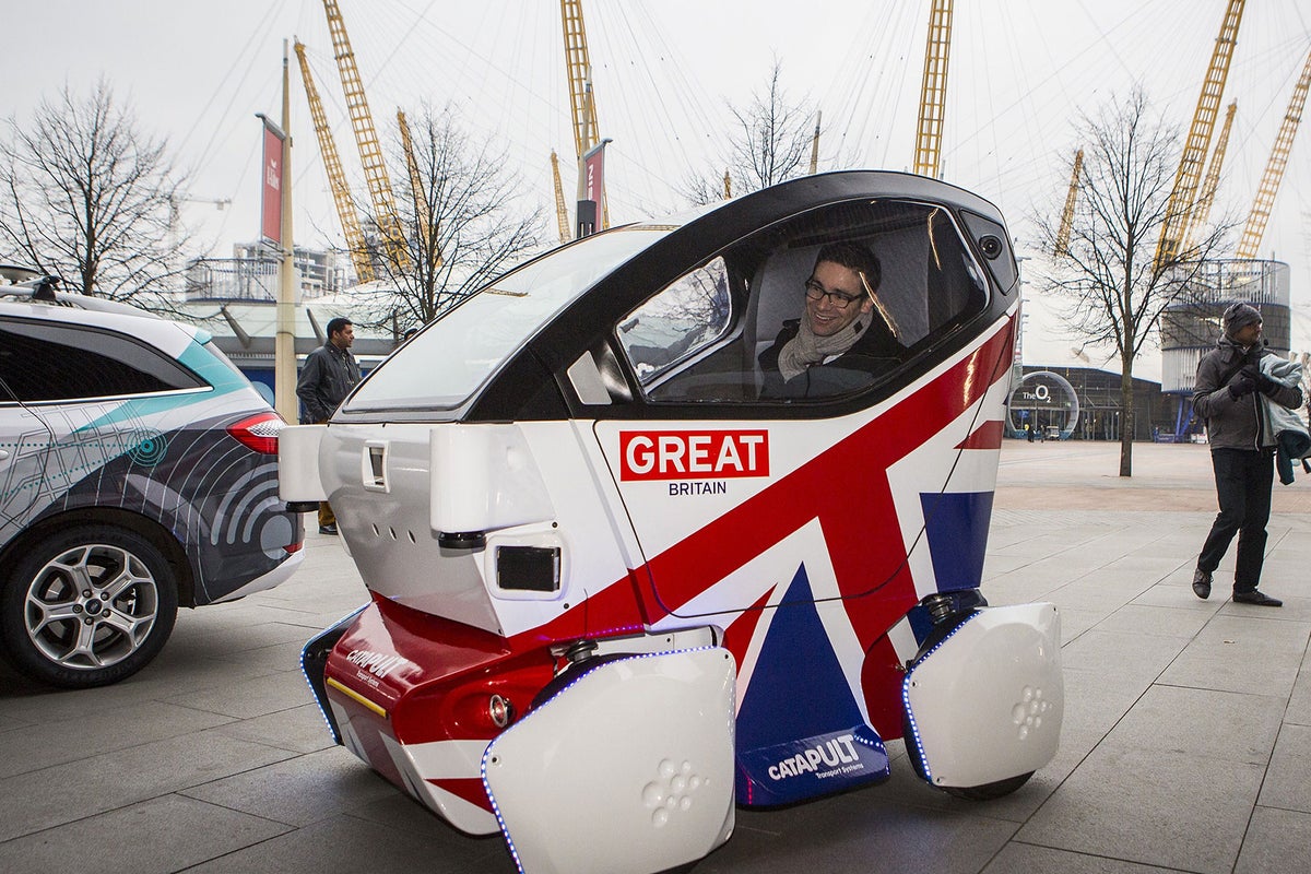 Driverless cars and 'super-Uber' robot taxis could 'cut carbon ...