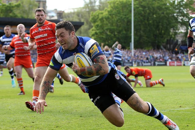 Matt Banahan dives over for his hat-trick try
