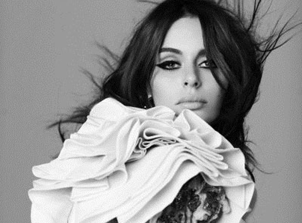 Supermodel Nicole Trunfio begins breastfeeding on set, 'beautiful