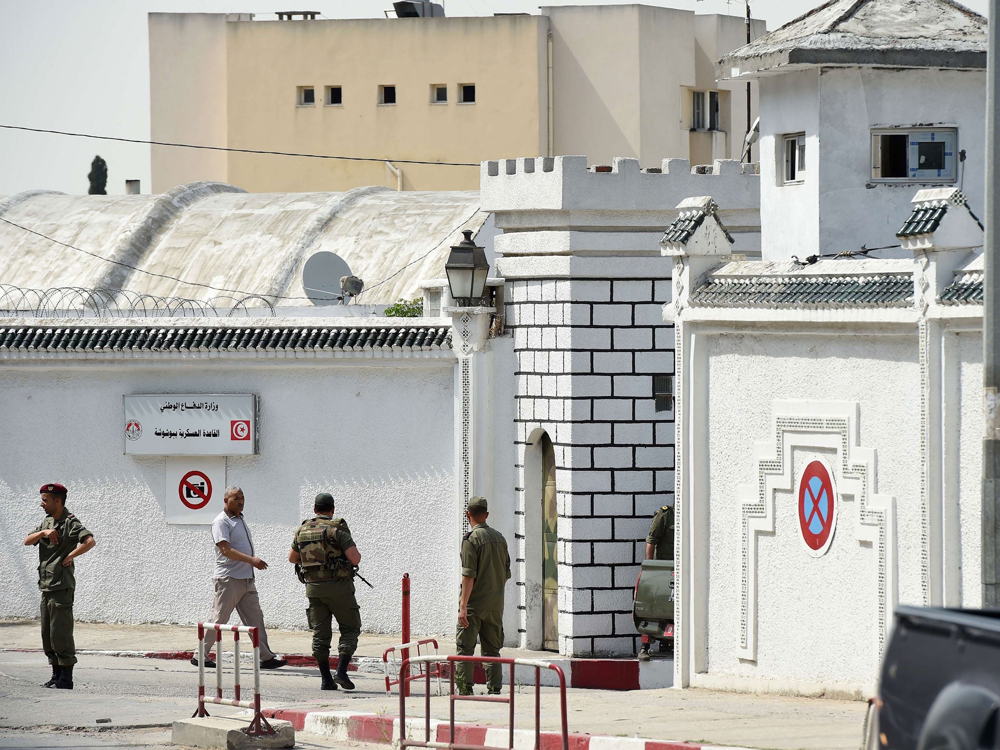 Tunisian soldiers stand guard outside the Bouchoucha army barracks in Tunis on May 25, 2015 after a soldier opened fire at his colleagues