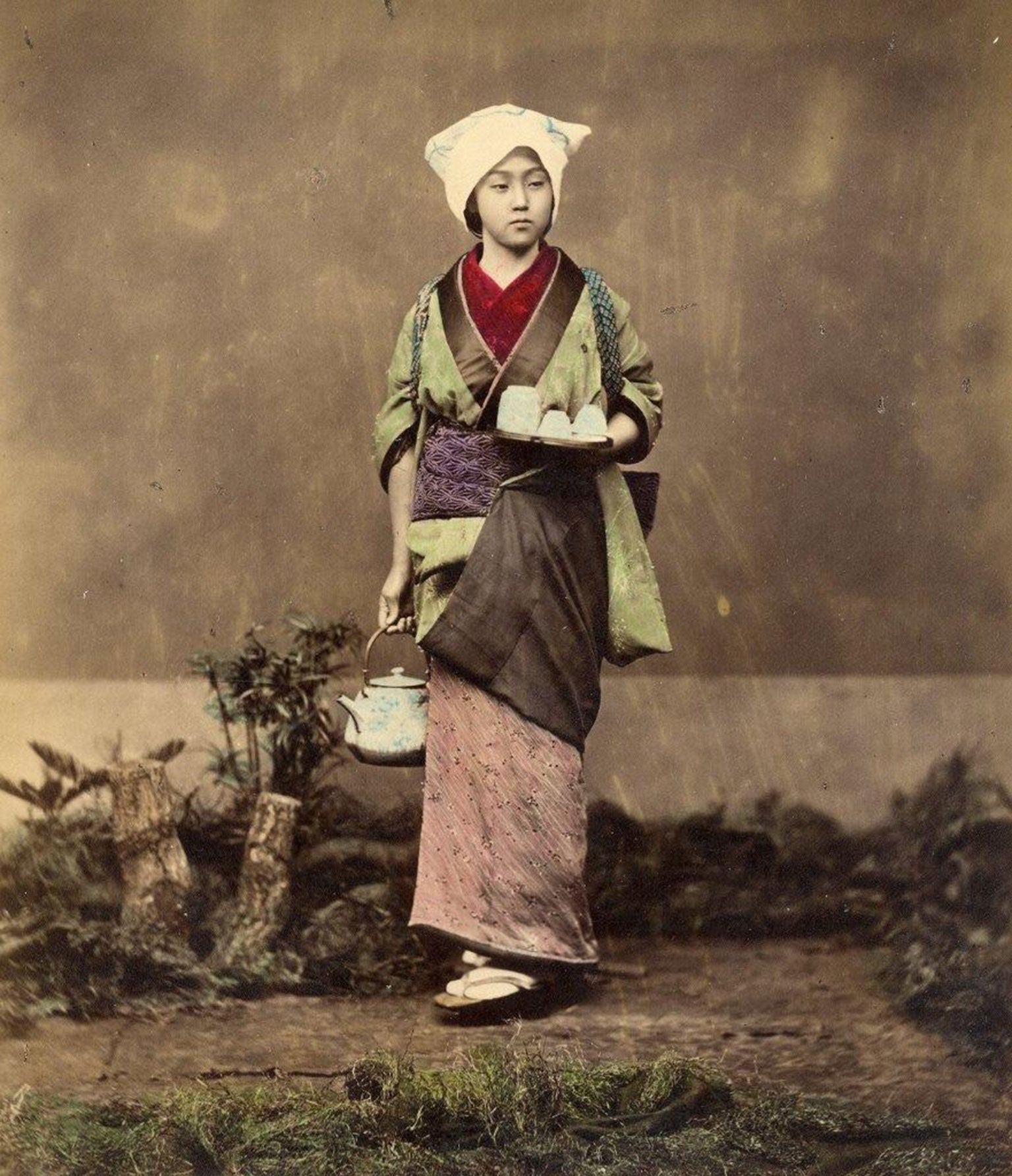 A woman with tea by Felice Beato, 1865 © : Galerie Verdeau, Paris/The London Photograph Fair