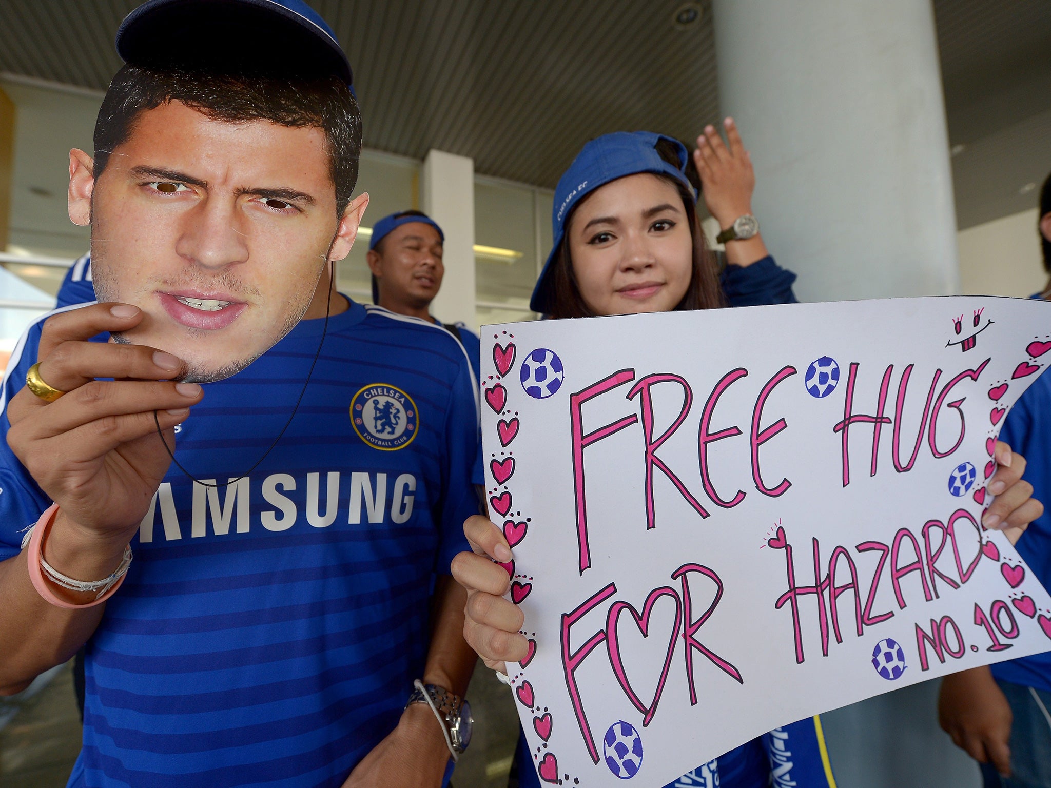 Chelsea fans greet Eden Hazard at the Don Muang International Airport