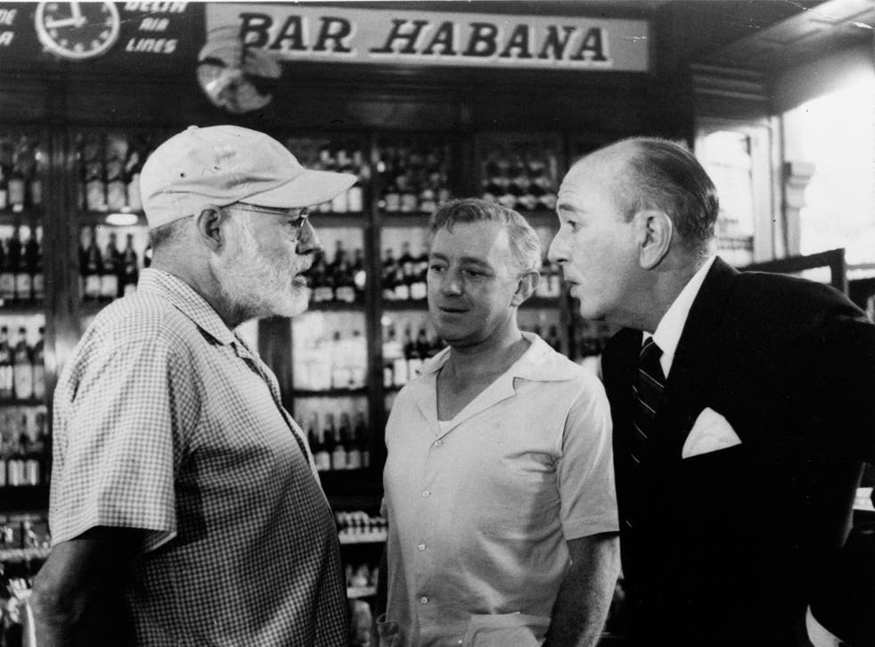 Novelist Ernest Hemingway chats with actors Alec Guinness and Noël Coward in Sloppy Joe’s Bar in Havana in 1959