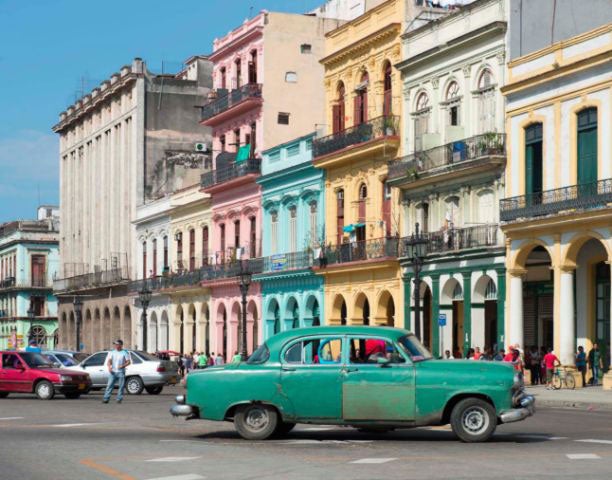 Classic Havana cars &amp; architecture