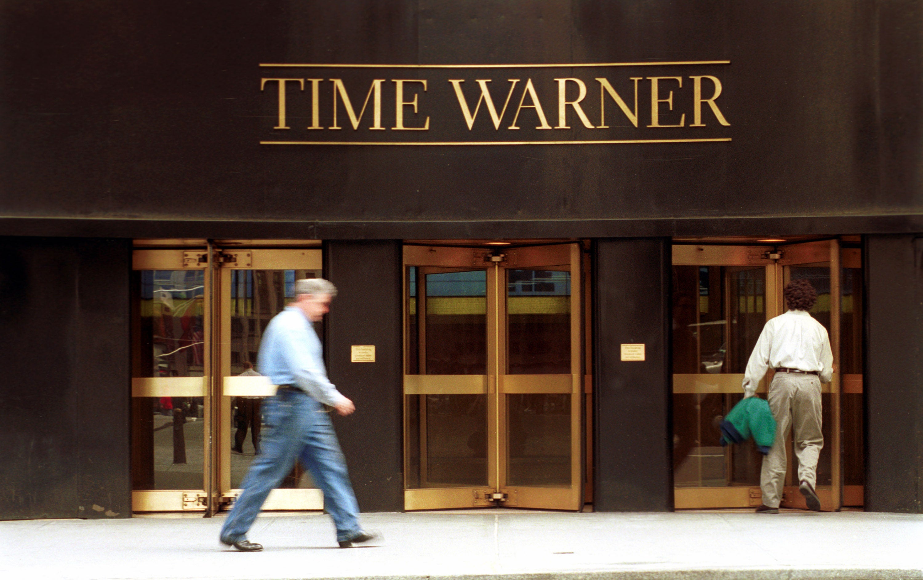 The Federal Communications Commission (FCC) and the Department of Justice should give John Malone’s $55bn (£37bn) bid for Time Warner Cable (TWC) the green light