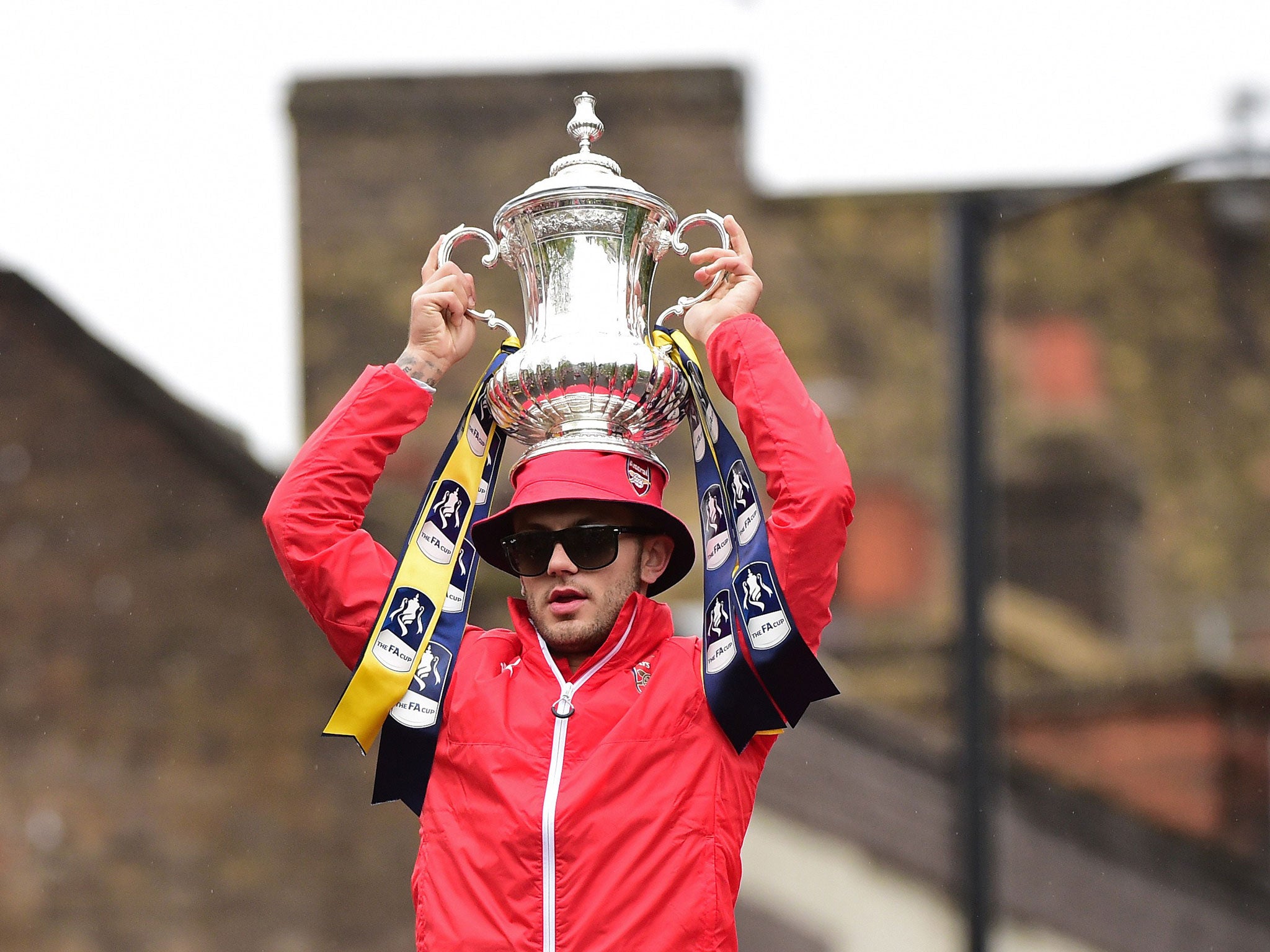 Jack Wilshere puts the trophy on his head
