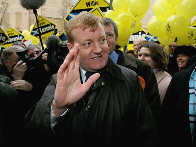 Charles Kennedy canvassing in Dunfermline a month after his resignation as Lib Dem leader in 2006