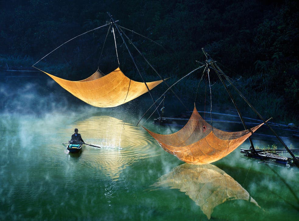 Hoang Long Ly, Fishing net checking, Vietnam 2014