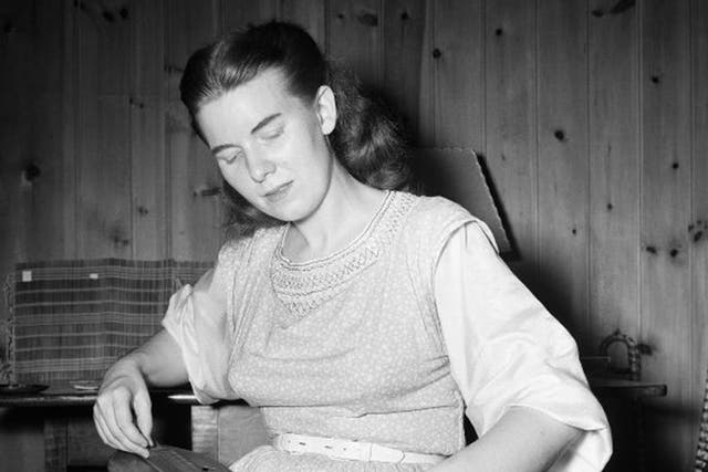 Ritchie in 1950 playing her mountain dulcimer