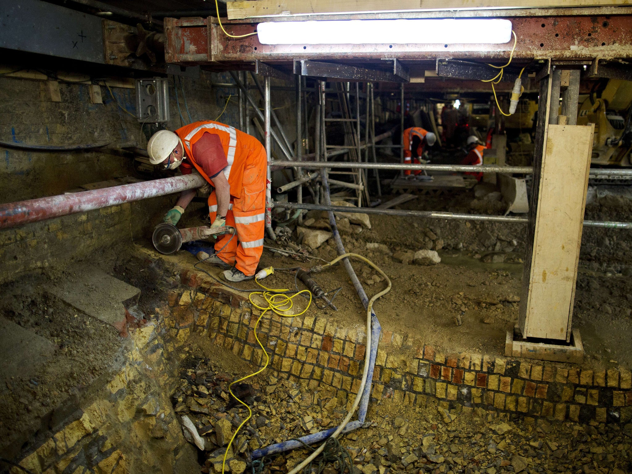 Working conditions in the tunnels