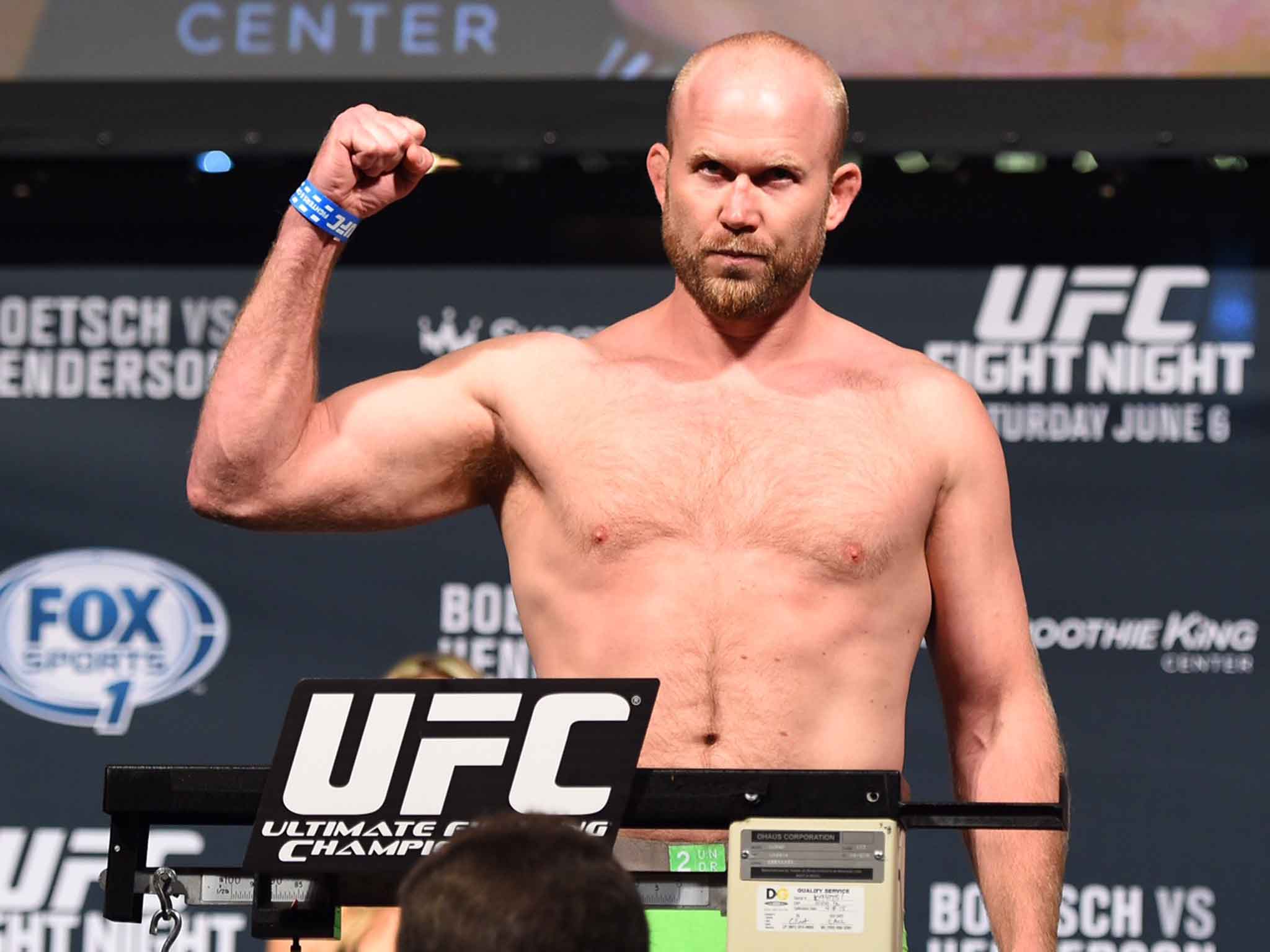 Boetsch weighs in ahead of his fight with Henderson