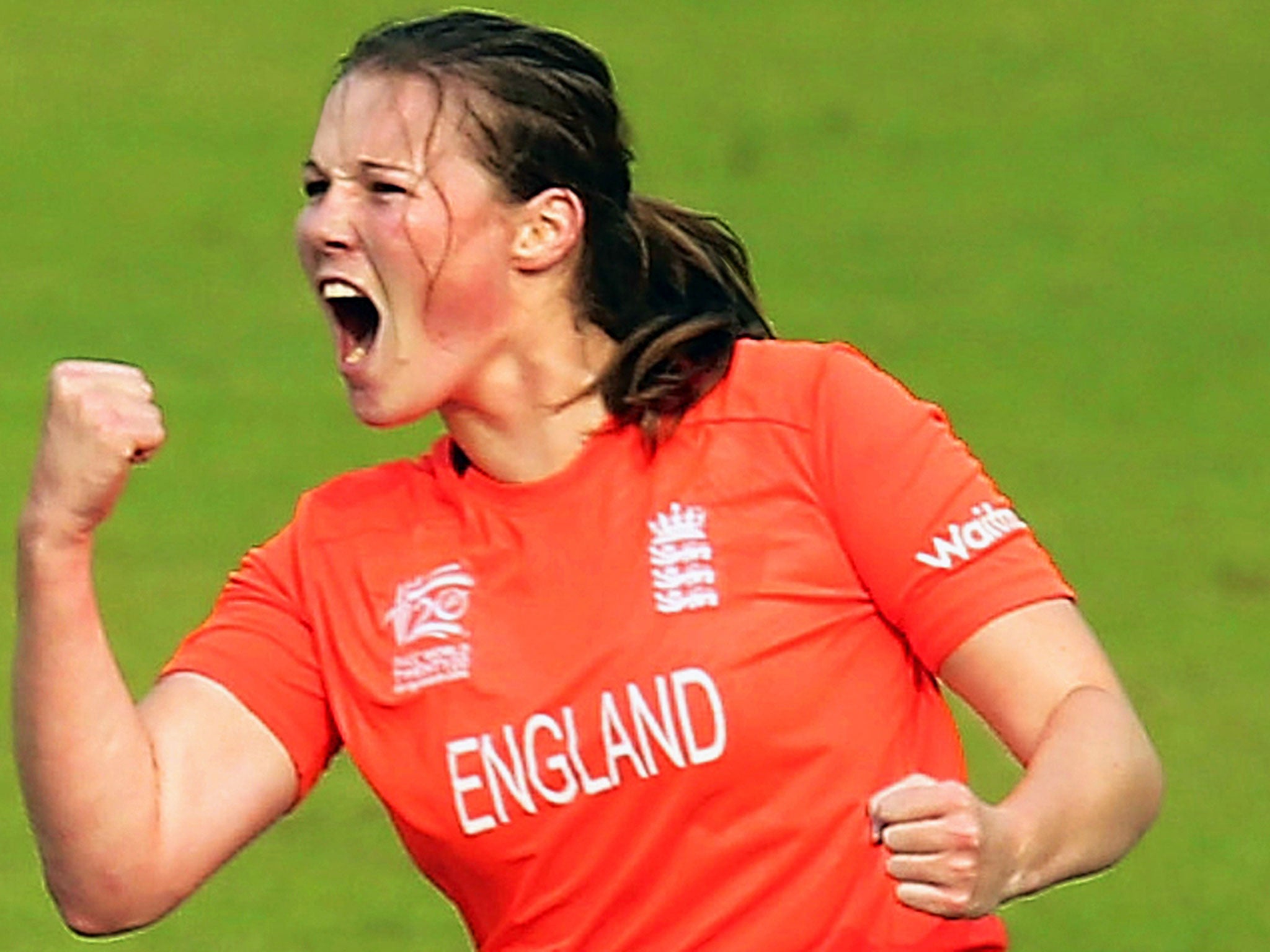 Super Bowl: Anya Shrubsole claims a wicket and delivers one of her 70mph in-swingers