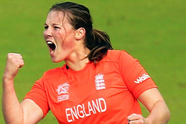 Super Bowl: Anya Shrubsole claims a wicket and delivers one of her 70mph in-swingers