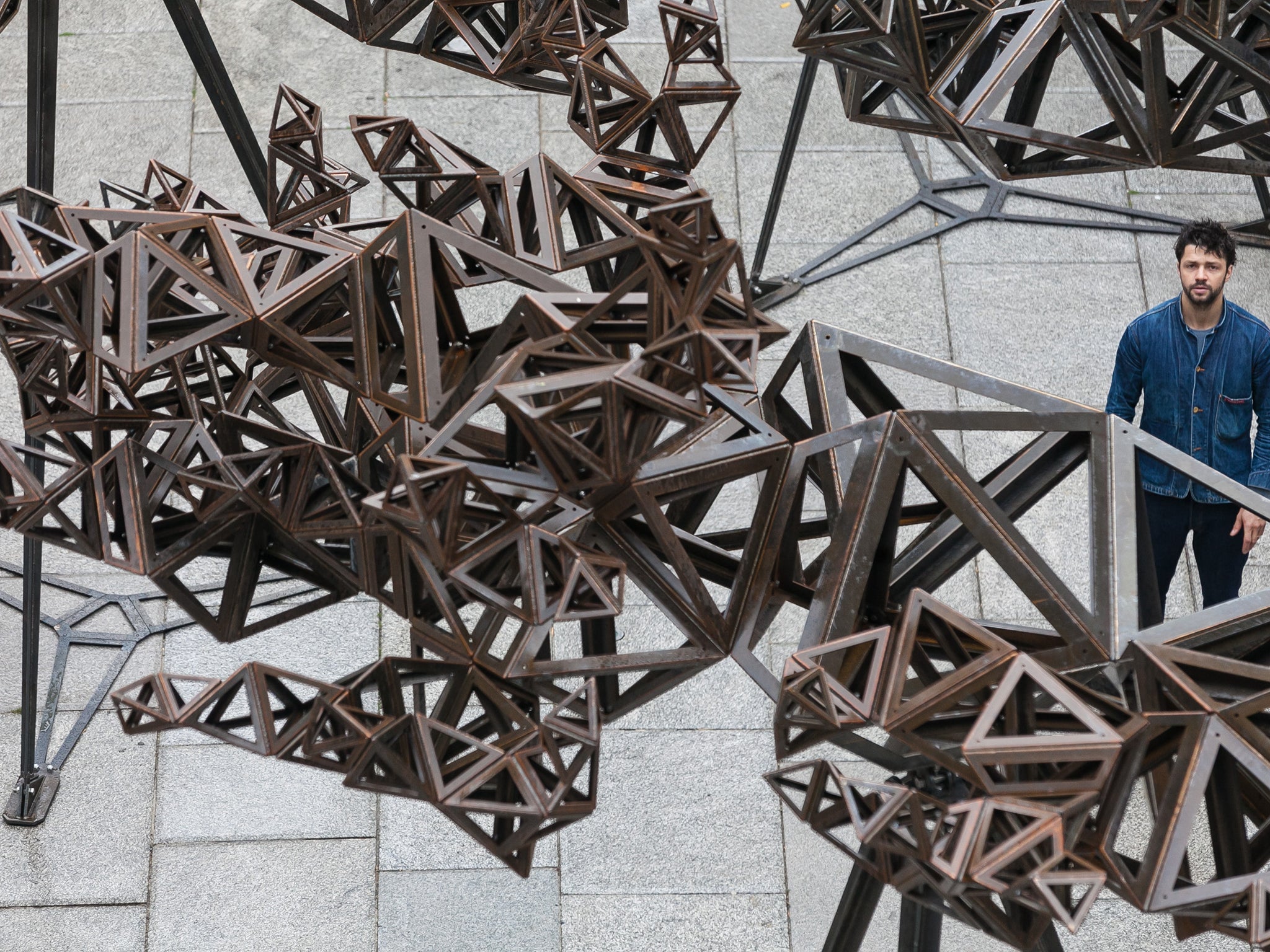 Conrad Shawcross and his ‘The Dappled Light of the Sun’ (Photo: Benedict Johnson)