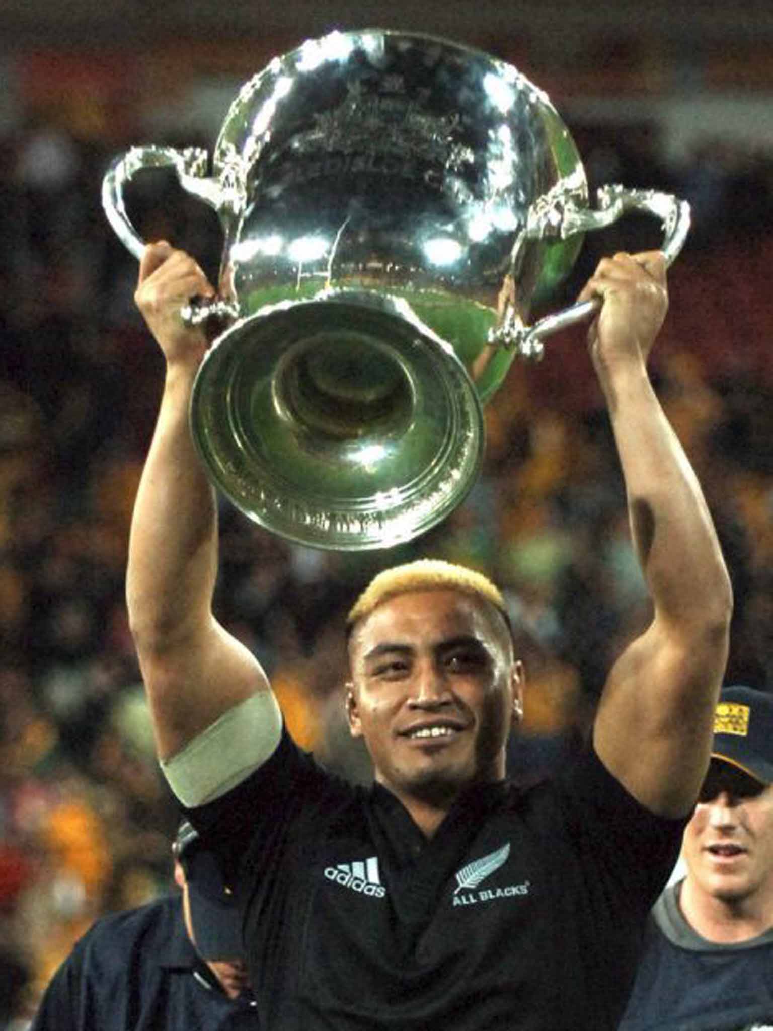 Collins lifts the Bledisloe Cup in Brisbane in 2006 after New Zealand beat Australia