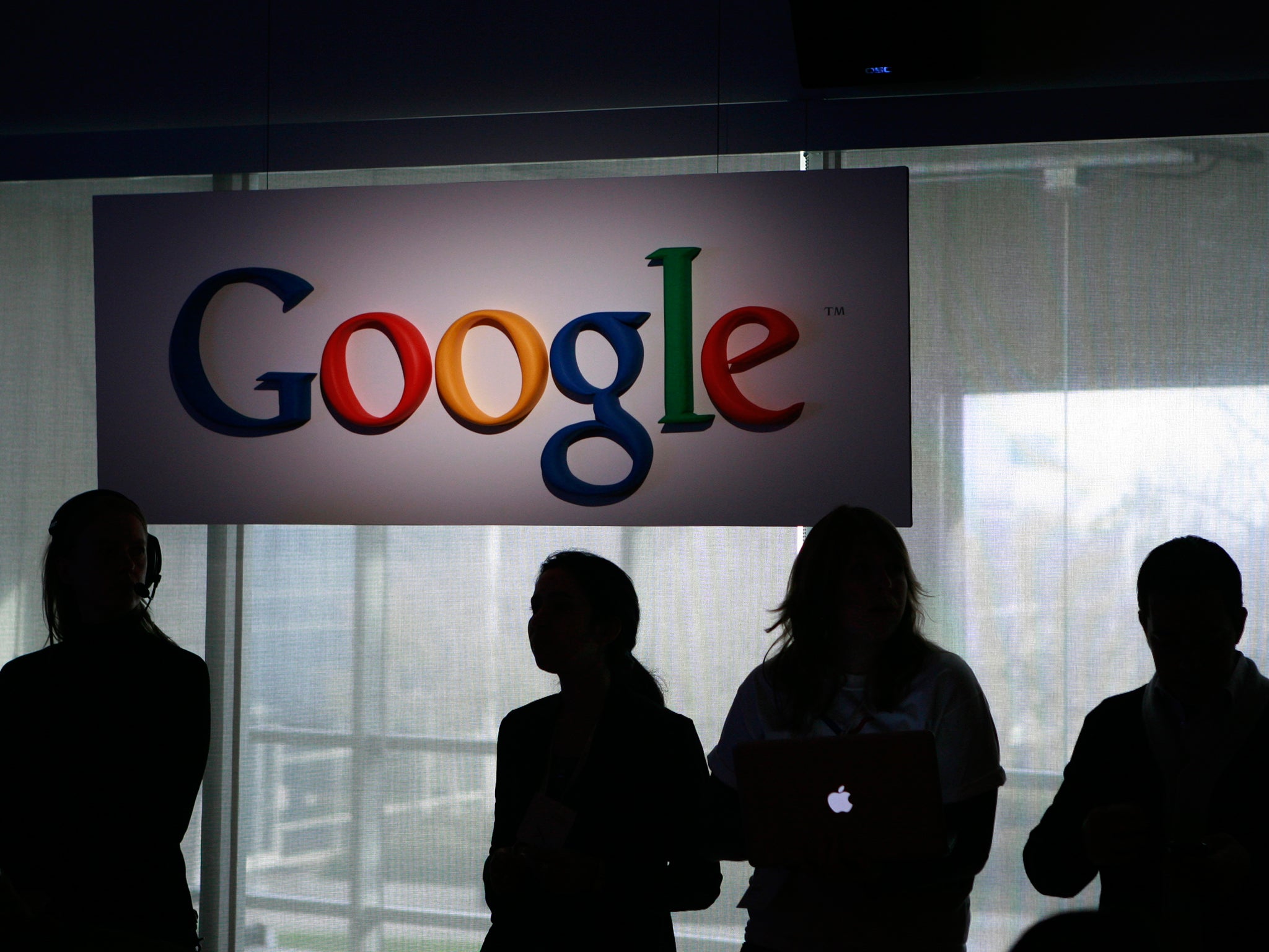 Google is being accused of an invasion of privacy by managing to bypass Apple’s security