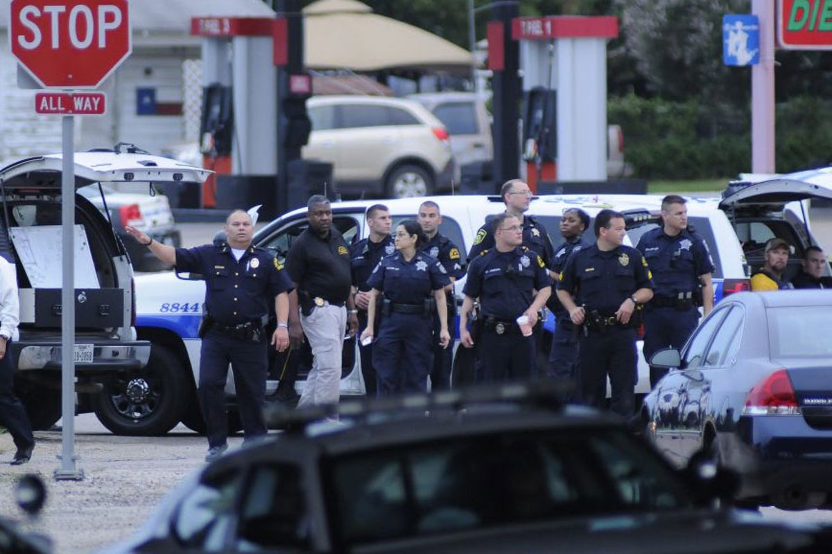 Dallas police shooting: Suspect shot dead by snipers after standoff in ...