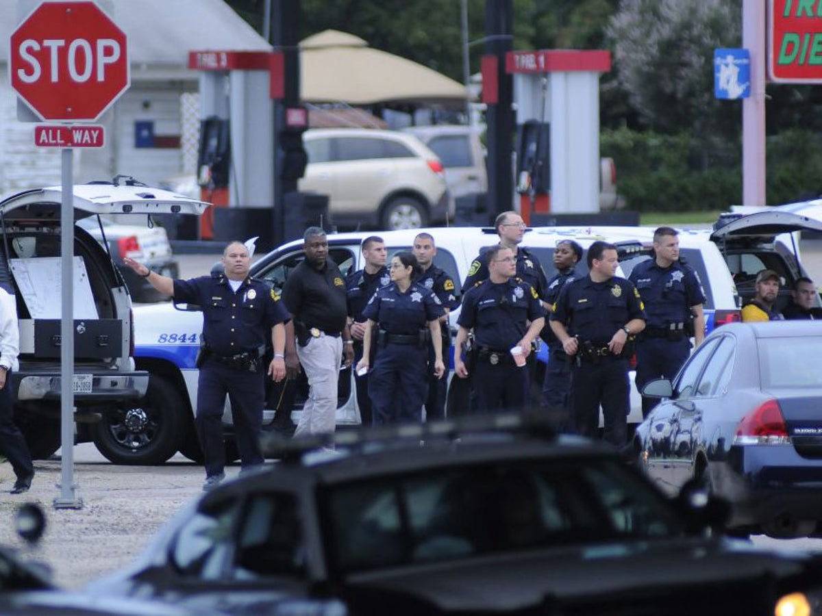 Dallas Police Shooting Suspect Shot Dead By Snipers After Standoff In Restaurant Car Park The Independent The Independent