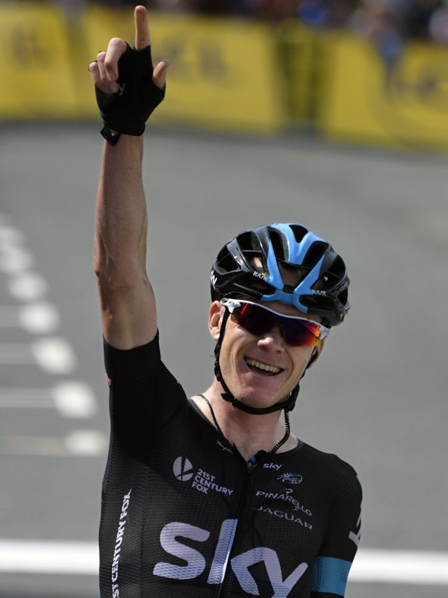 Chris Froome produced a late, powerful attack a little under two kilometres from the mountain-top finish to secure a breakaway victory