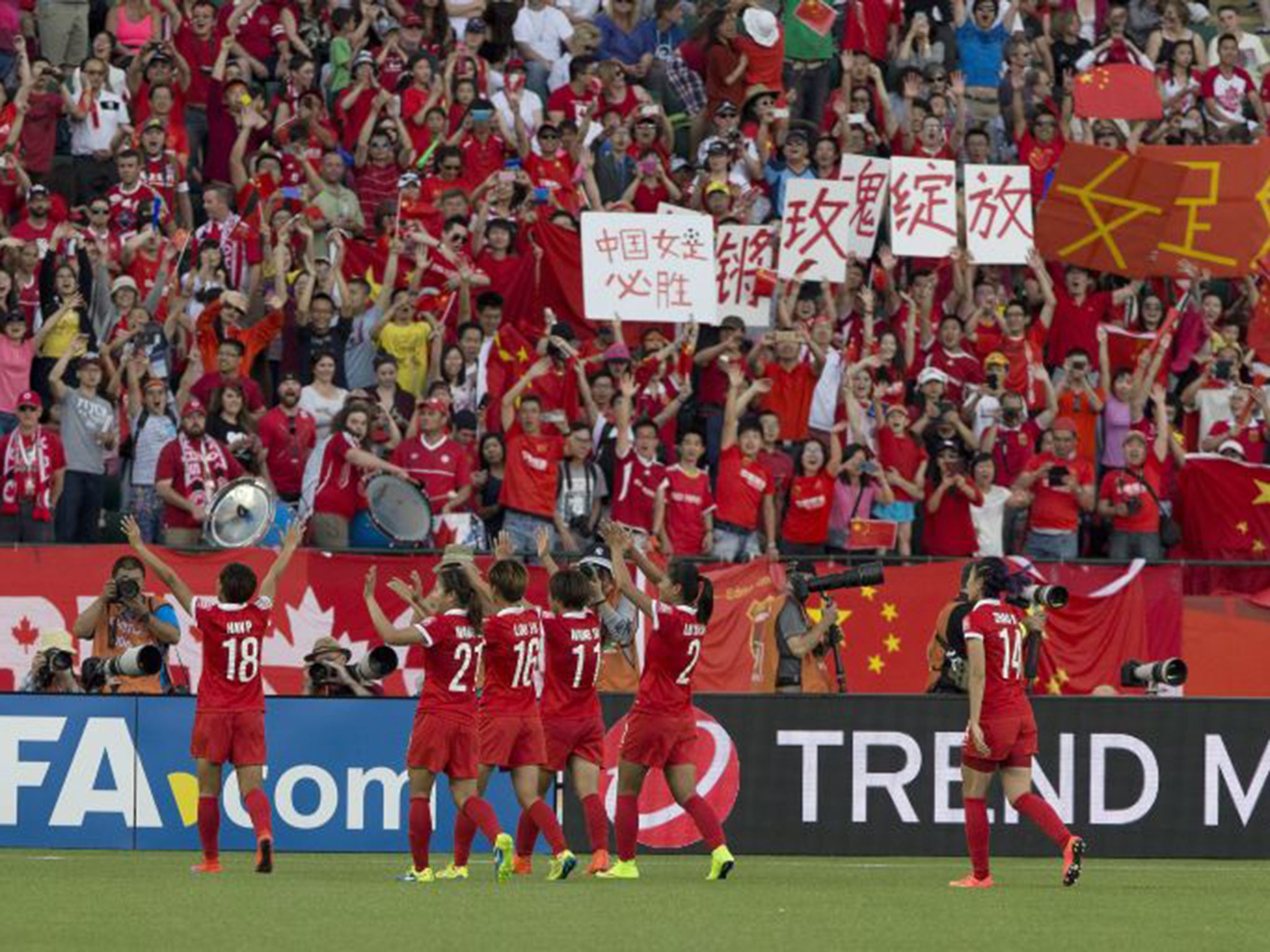 China players celebrate