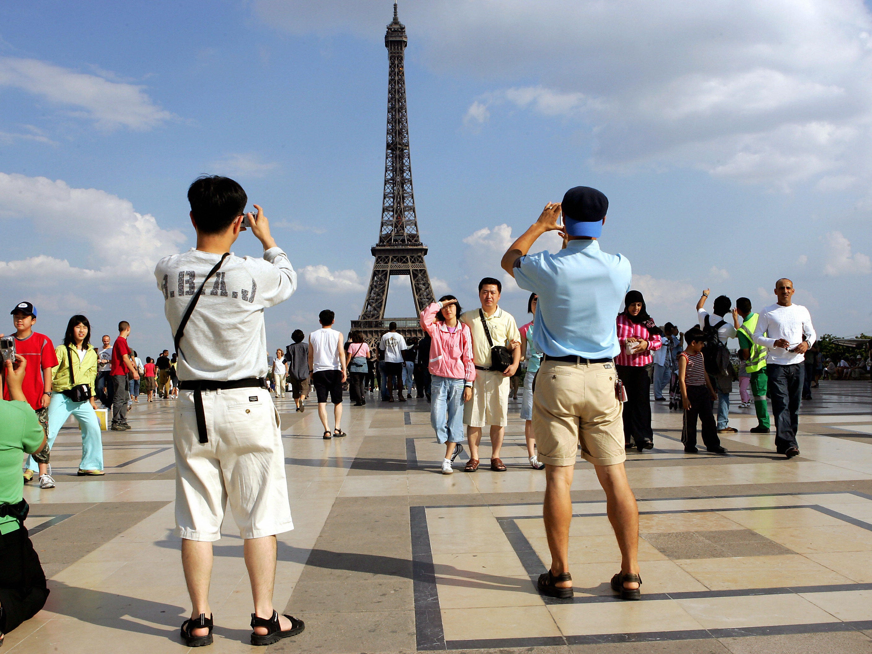 The French foreign minister urged his countrymen to be more welcoming to tourists