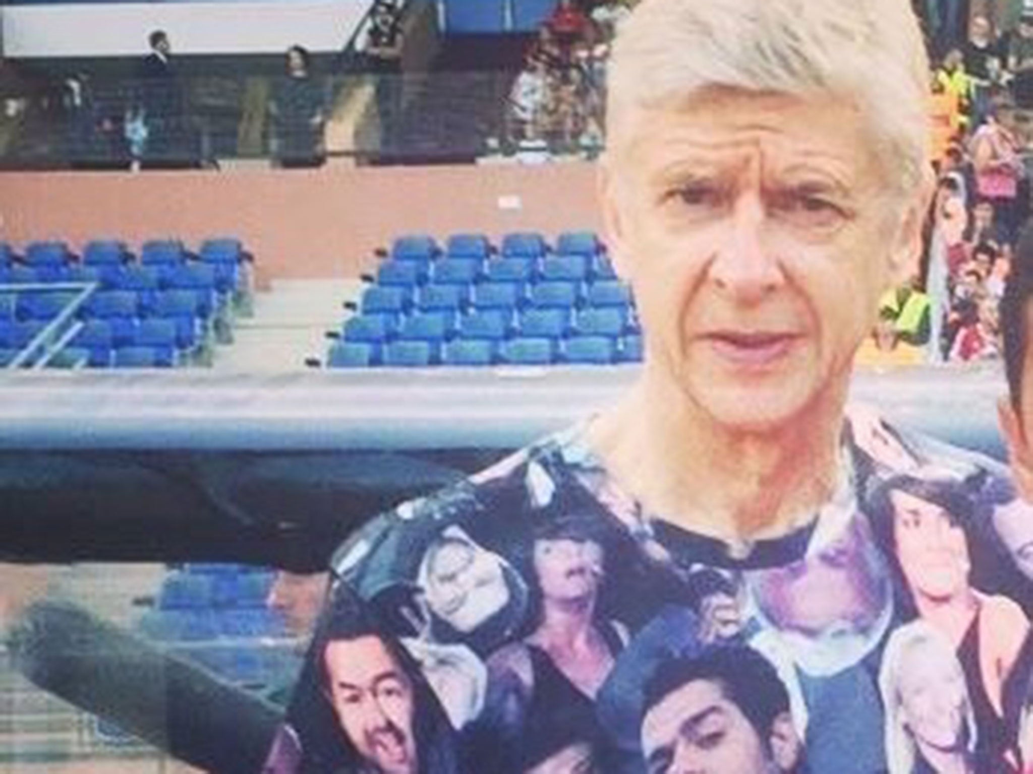 Arsene Wenger and his T-shirt in Morocco