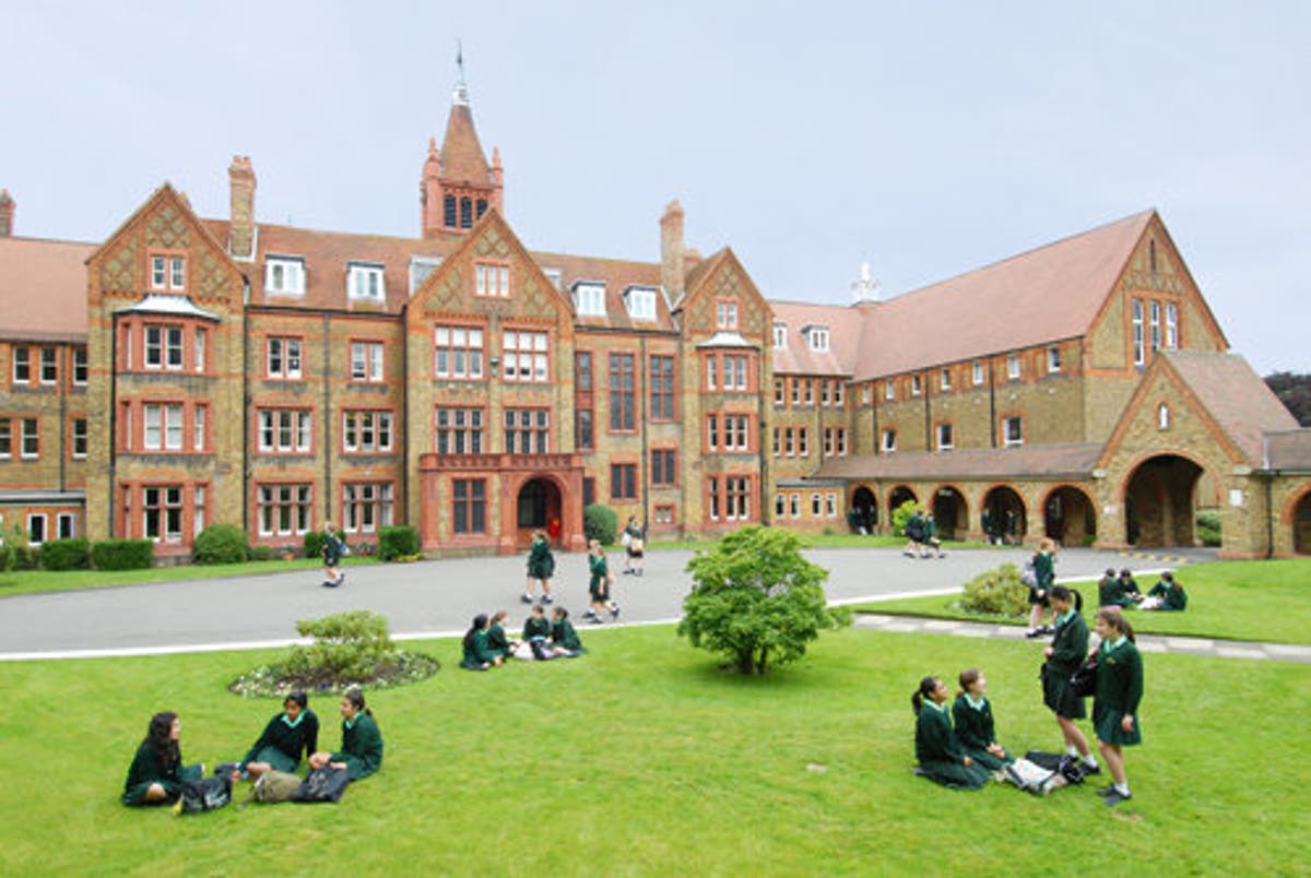 Top Private School Bans Short Skirts And too Much Make up To Keep Top Private School Bans Short Skirts And too Much Make up To Keep