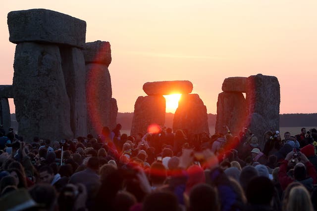 Thousands gather at Stonehenge to celebrate the winter solstice