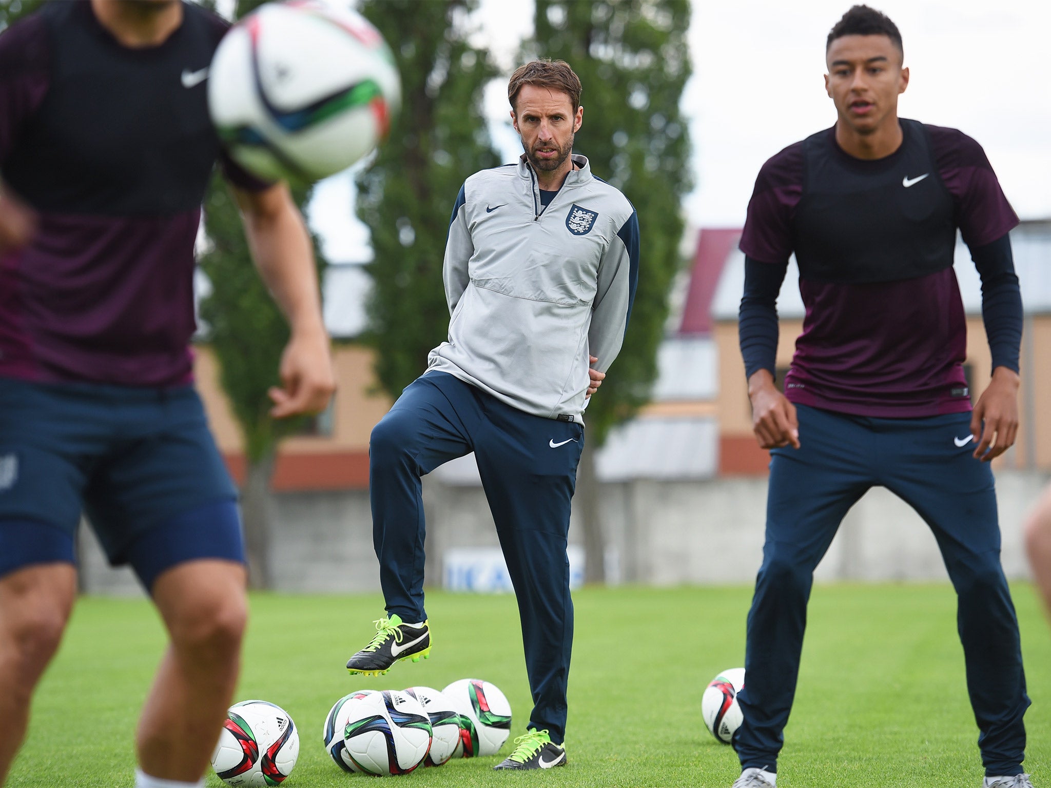 Southgate keeps a close eye on his players during training