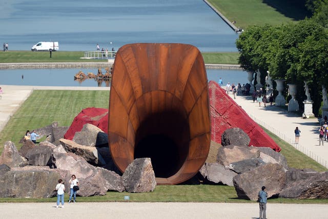 'Dirty Corner', also known as the 'queen's vagina', by Anish Kapoor