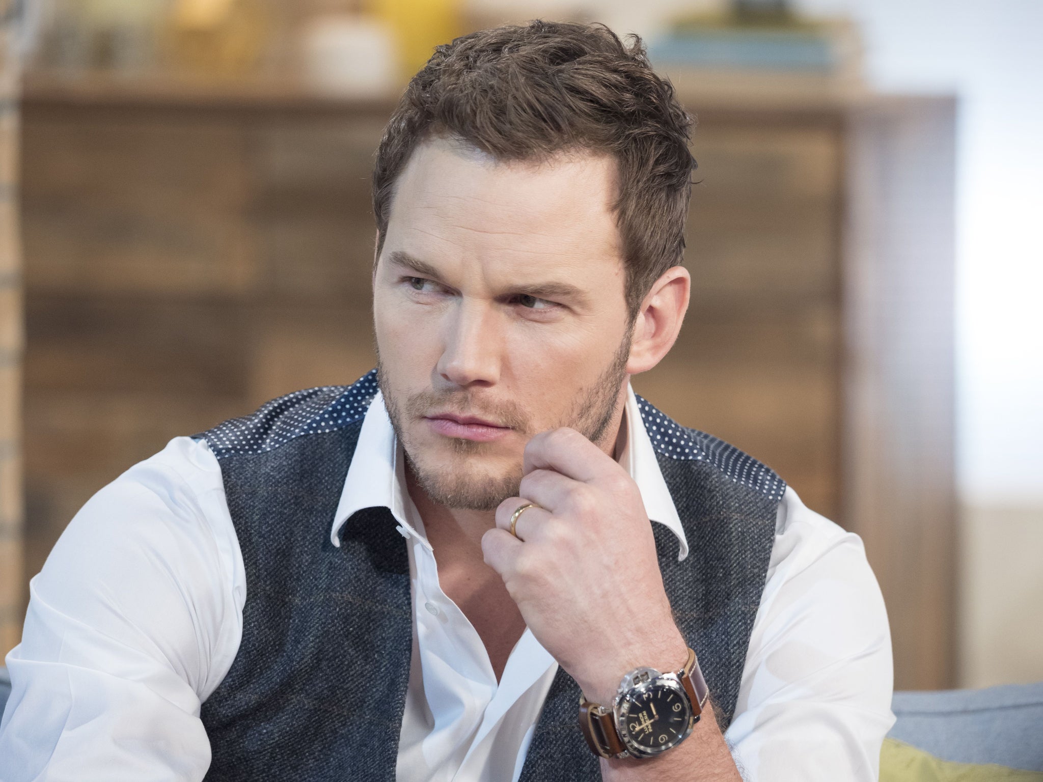 jurassic kiss world says equality Chris Jurassic World actor should Pratt: