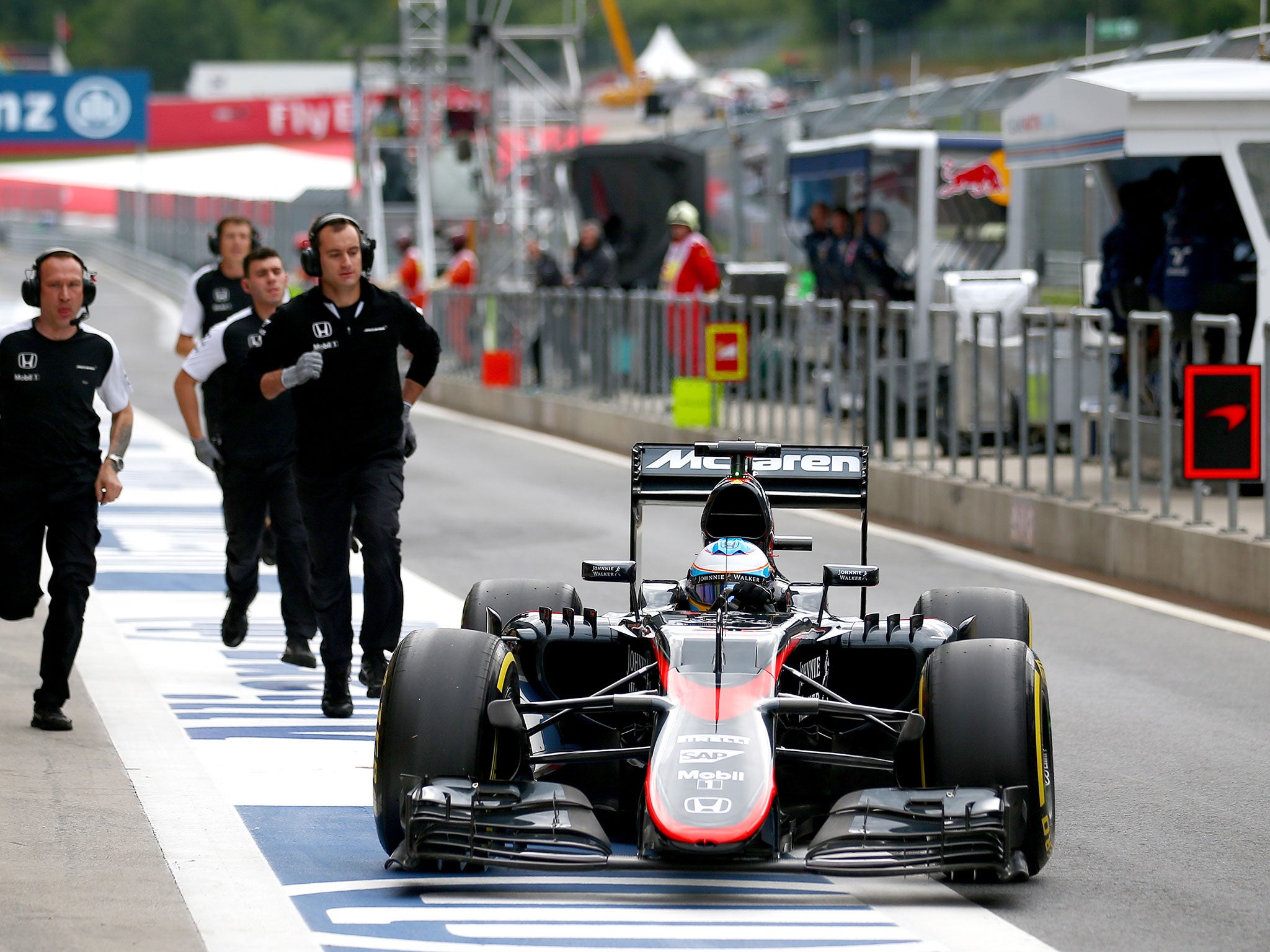 McLaren mechanics run to Fernando Alonso's aid after he breaks down