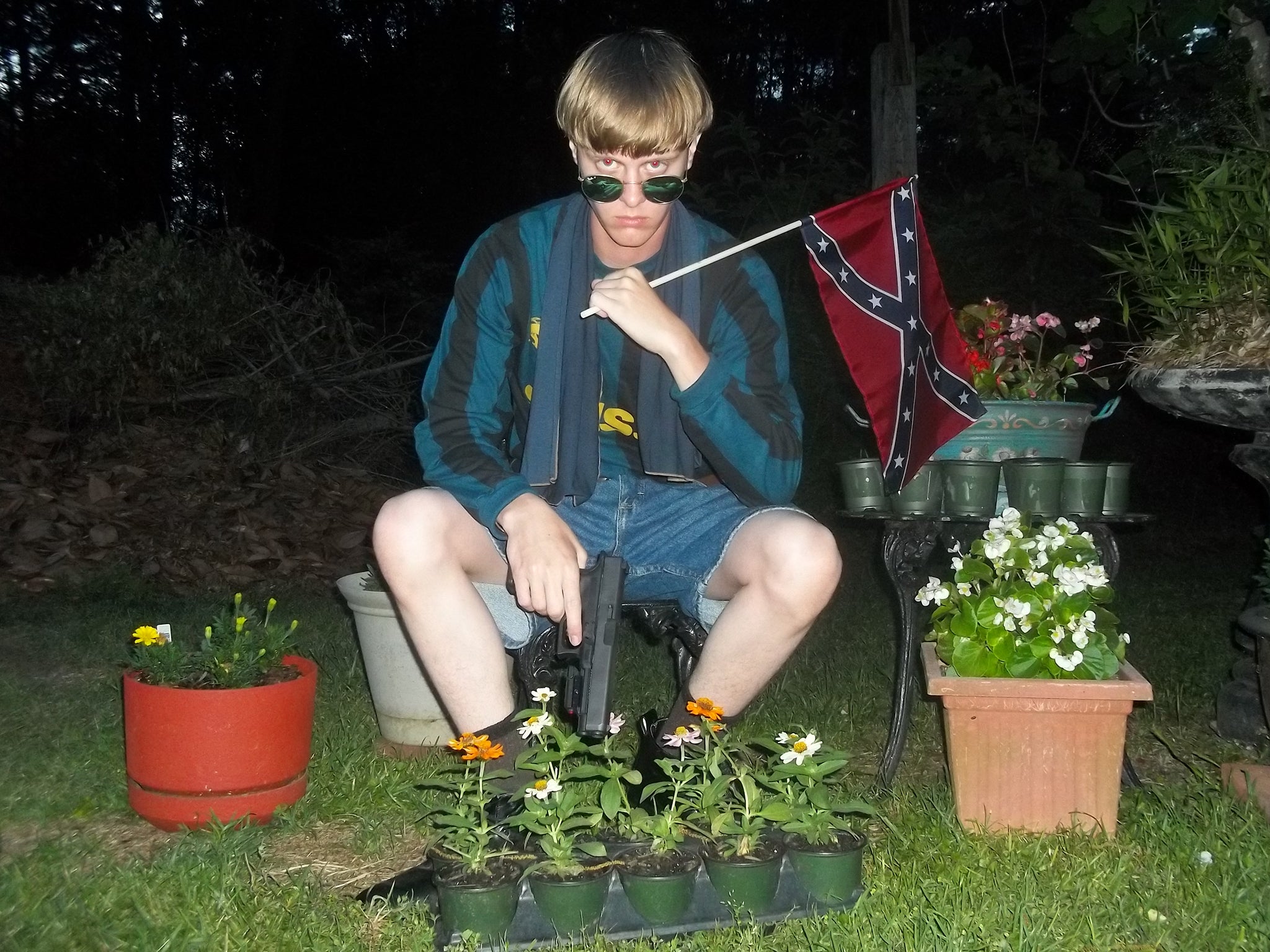 Dylann Storm Roof poses with a confederate flag and a gun