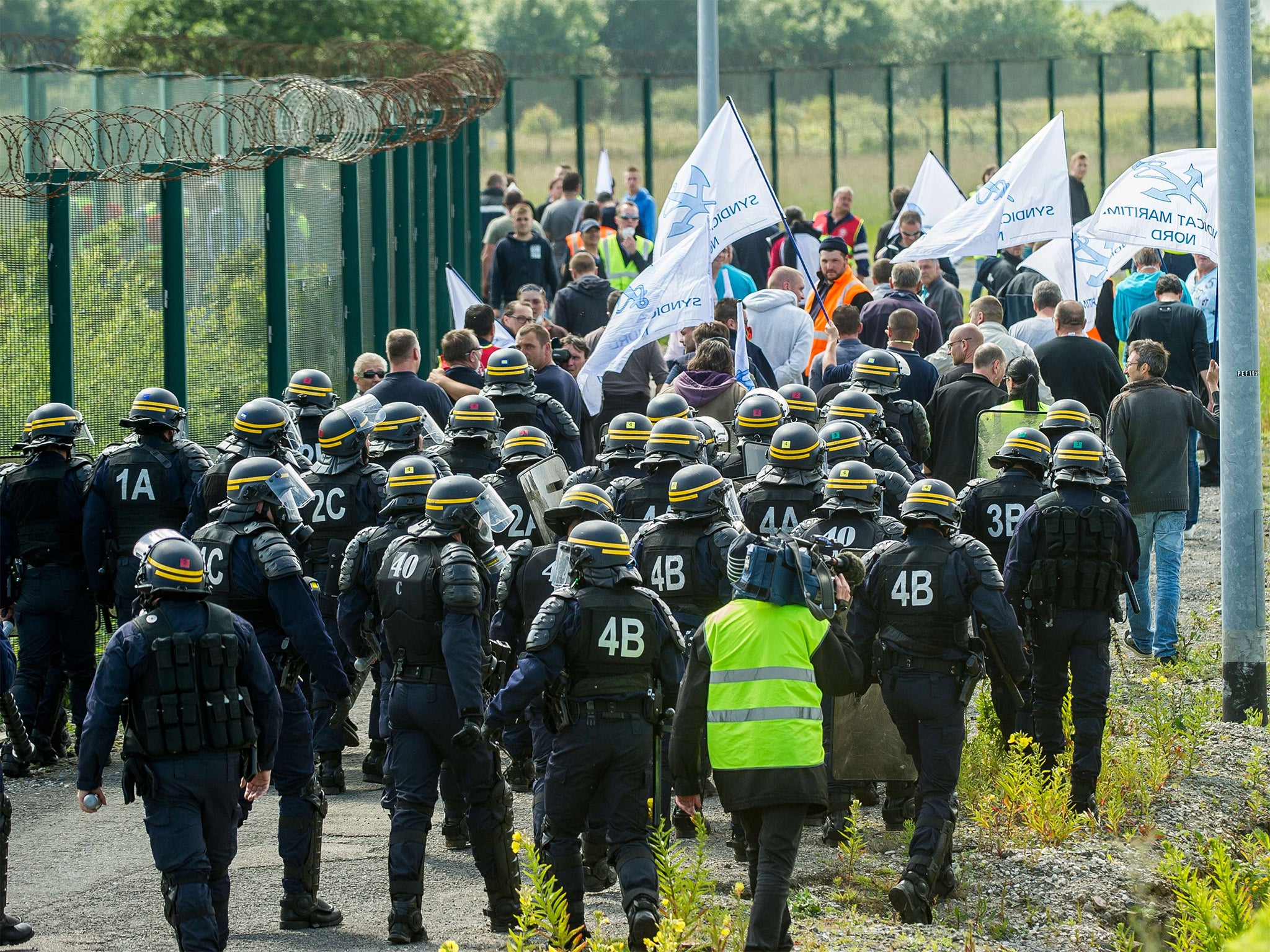 French riot police officers drive out protesting French employees of the freight ferry company MyFerryLink (Getty)