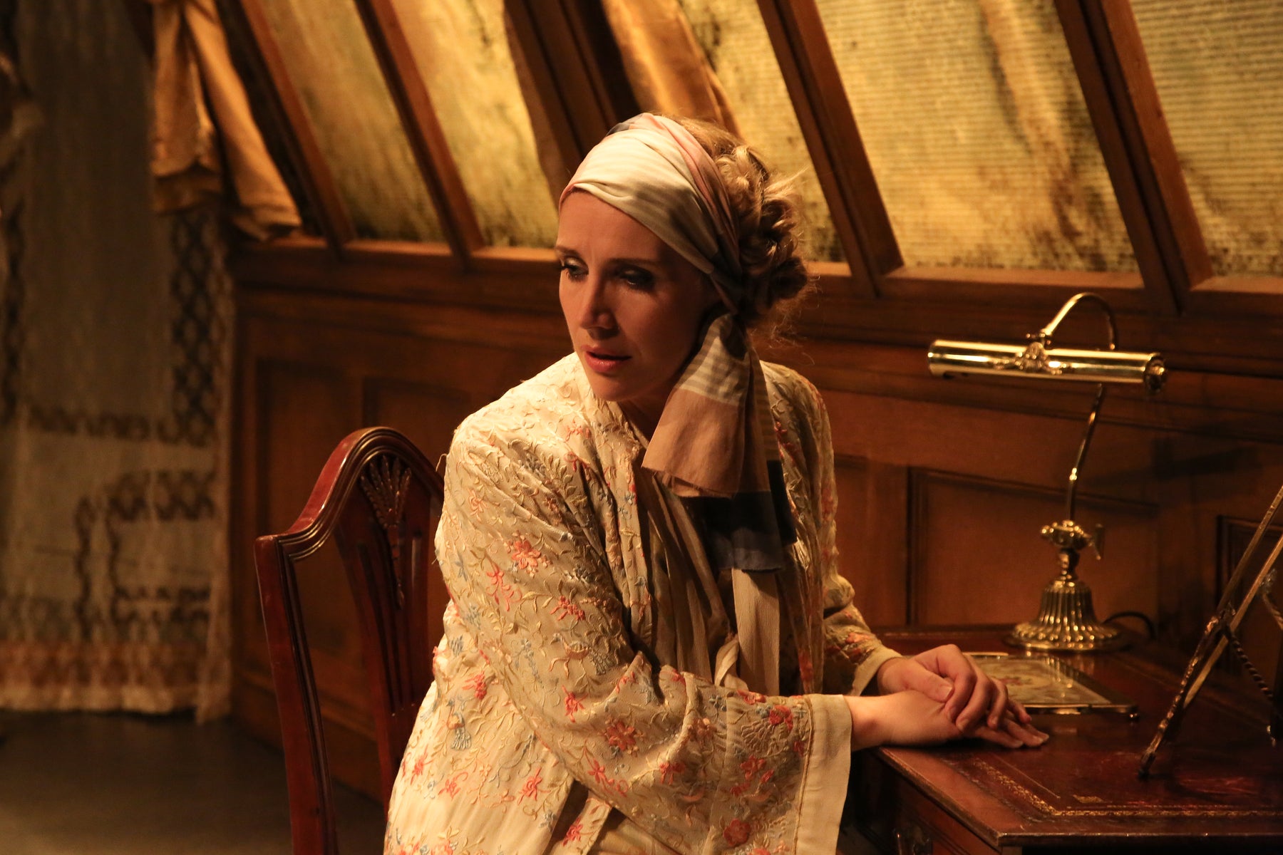 Louisa Tee (Violetta) in OperaUpClose's La Traviata