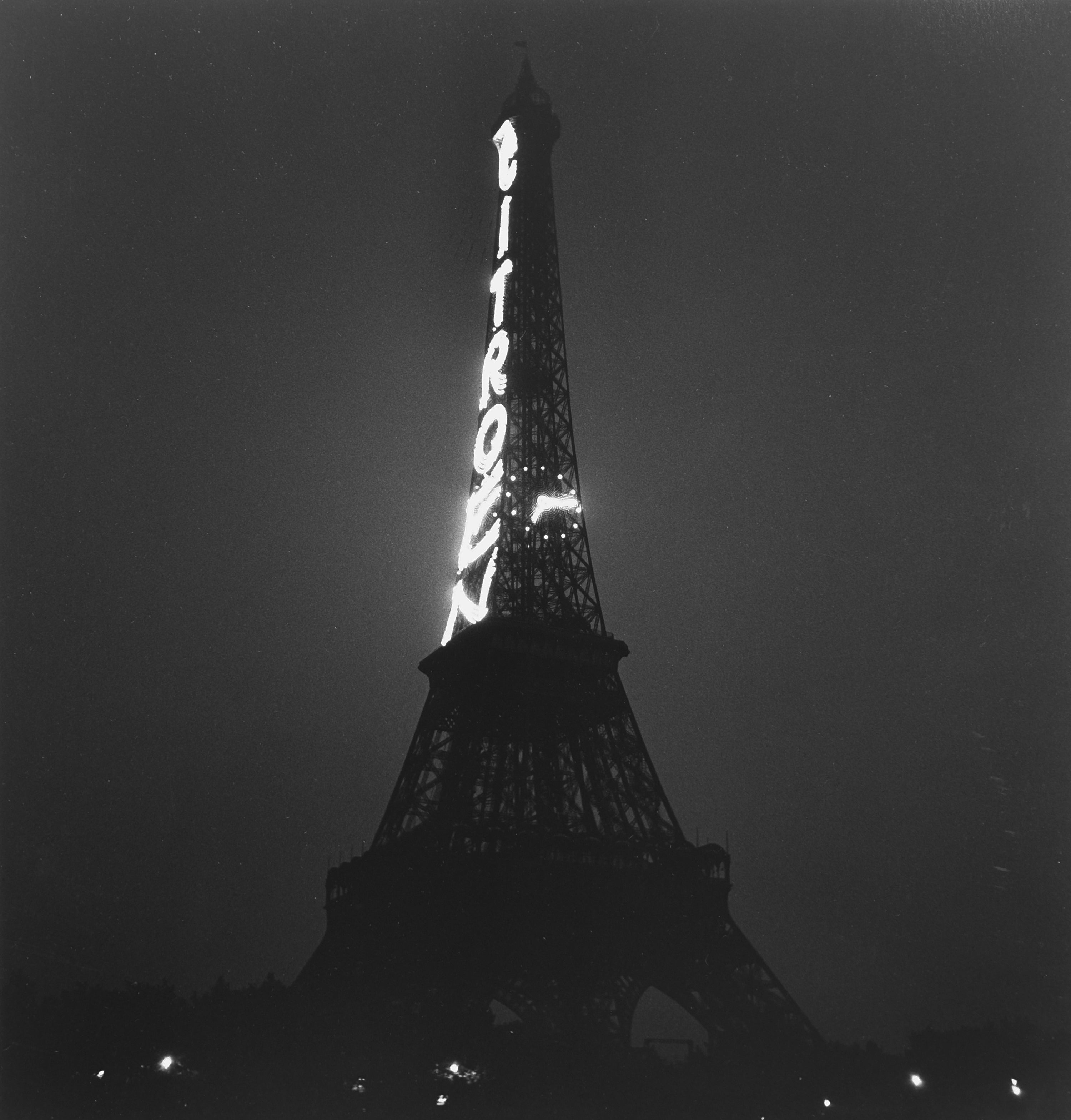 Tour Eiffel 1935 - Roger Schall